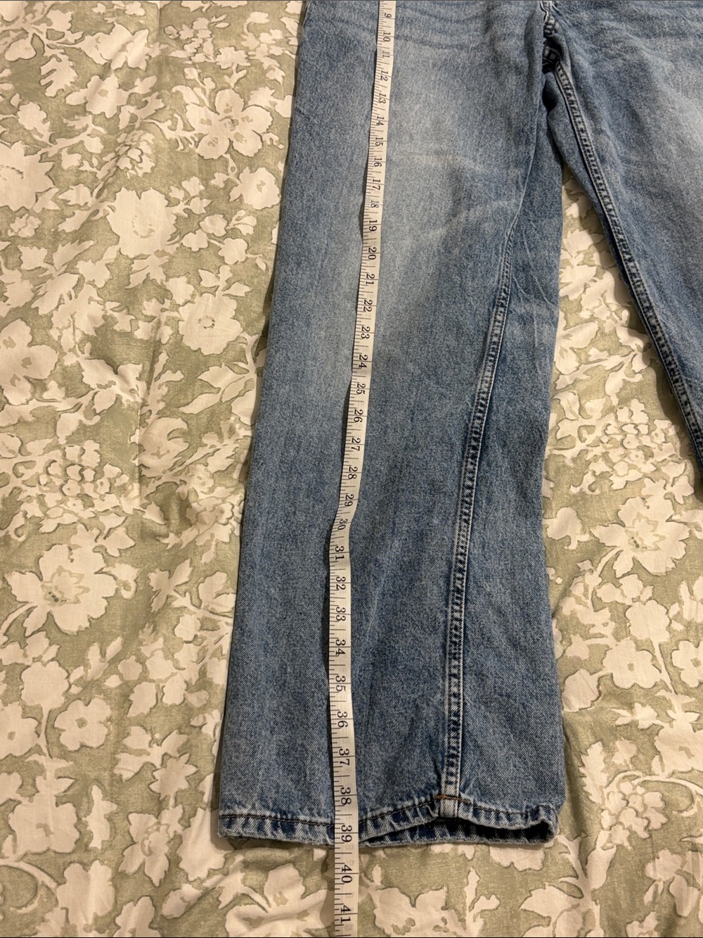 Divided Women's Light Blue Straight-Leg Jeans - Picture 5 of 8